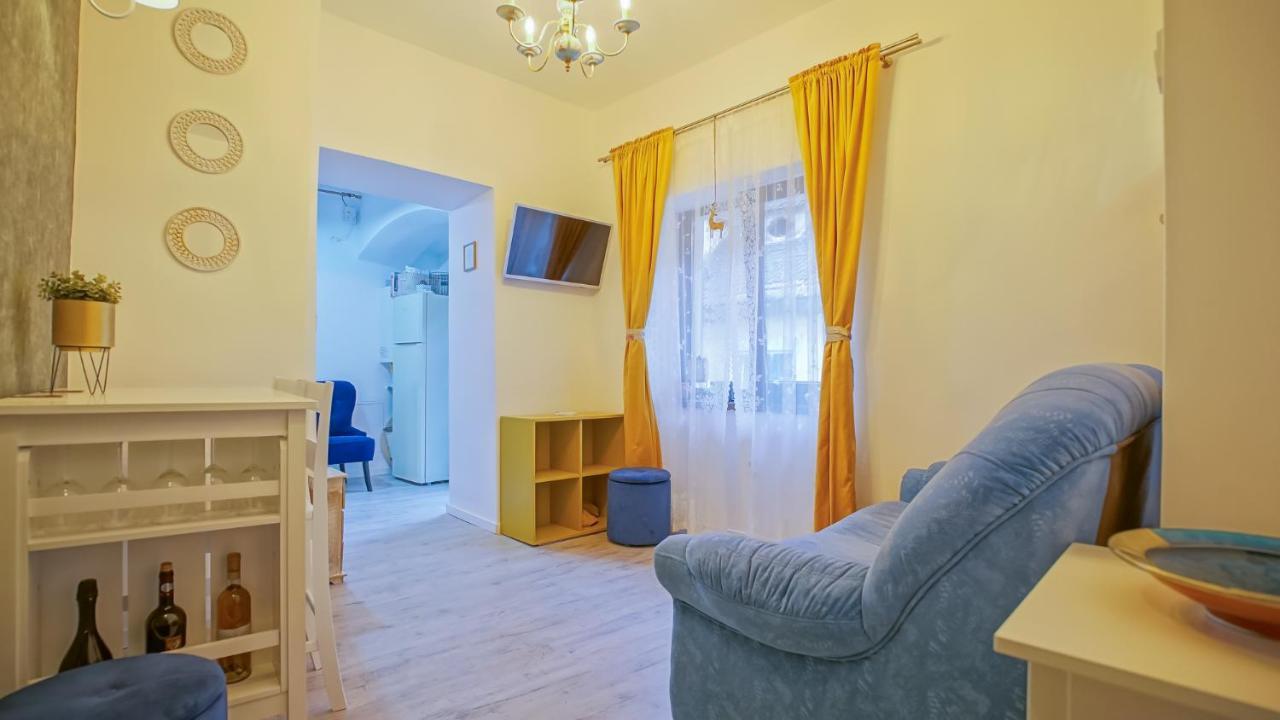 Coroni Studio Piata Sfatului Apartment Brașov